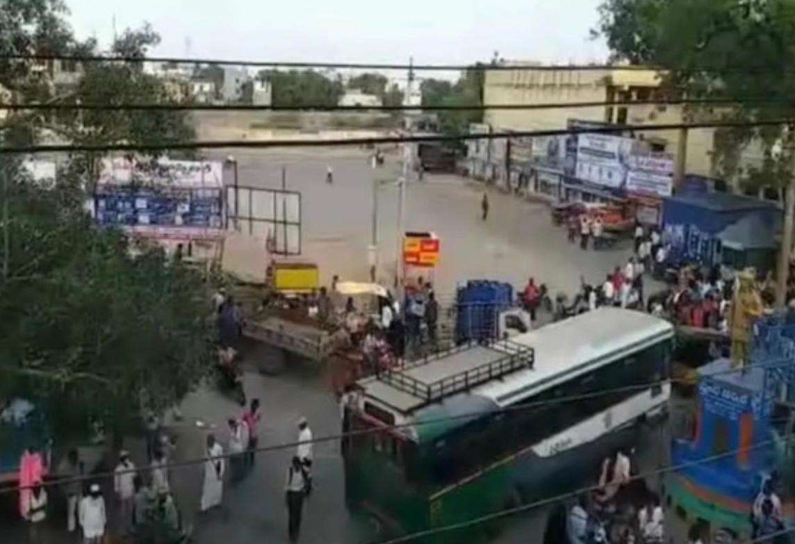 హవ్వా.. అద్దె చెల్లించక.. కడప పాత బస్ స్టాండ్ కి తాళాలు..