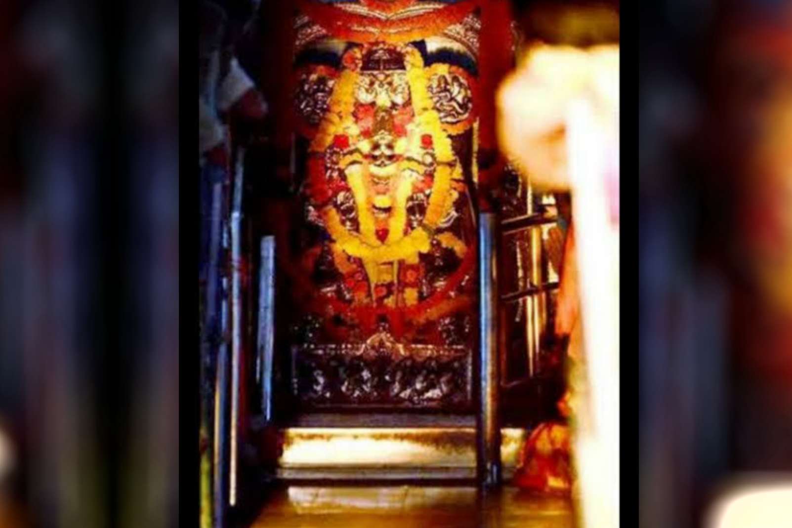 అరసవిల్లి సూర్యనారాయణ స్వామివారి పాదాలు తాకిన సూర్య కిరణాలు