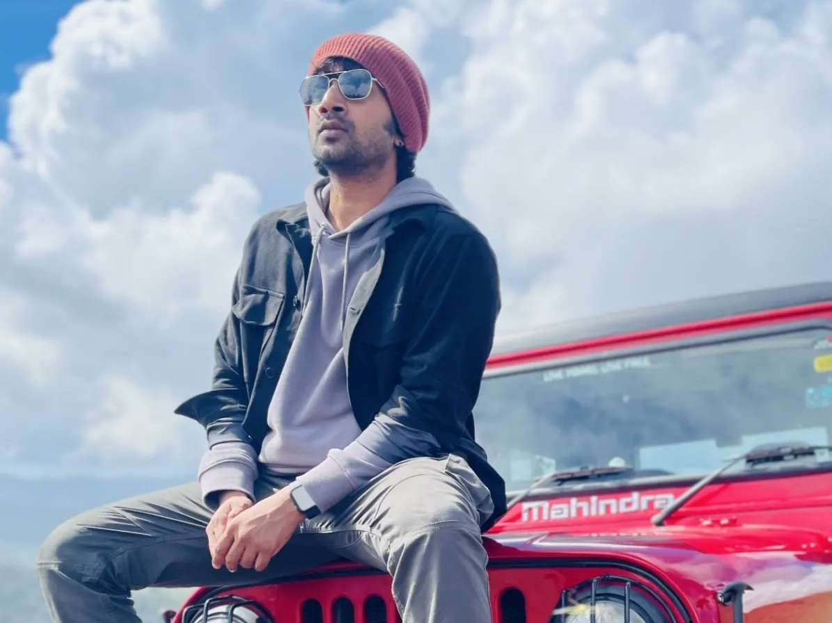 సూసైడ్ బాంబర్ అనుకొని అరెస్ట్ చేశారు.. ఎయిర్ పోర్టులో సత్యదేవ్ కి చేదు అనుభవం..!