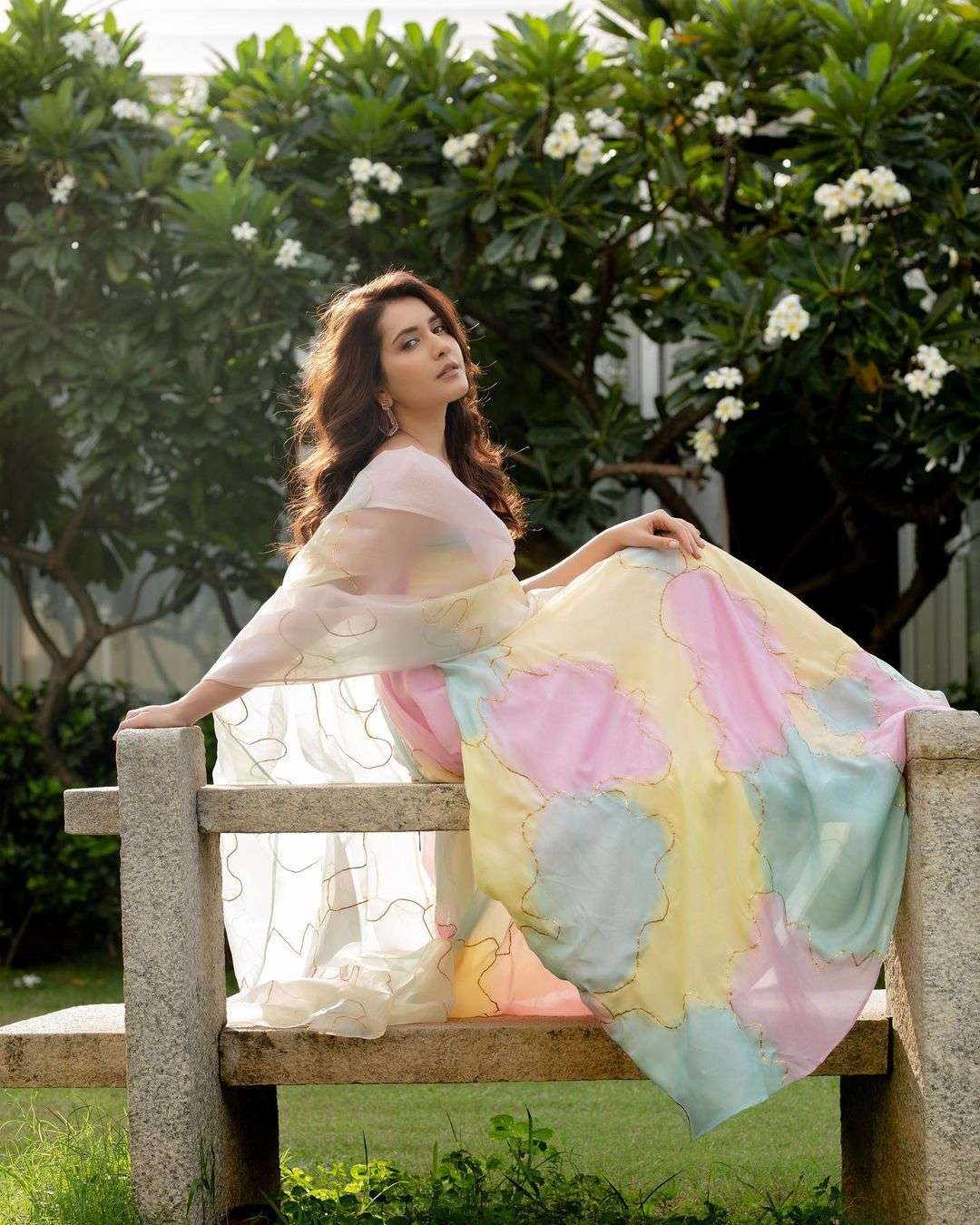 హీరోయిన్ రాశిఖన్నా లేటెస్ట్ పిక్స్..!!