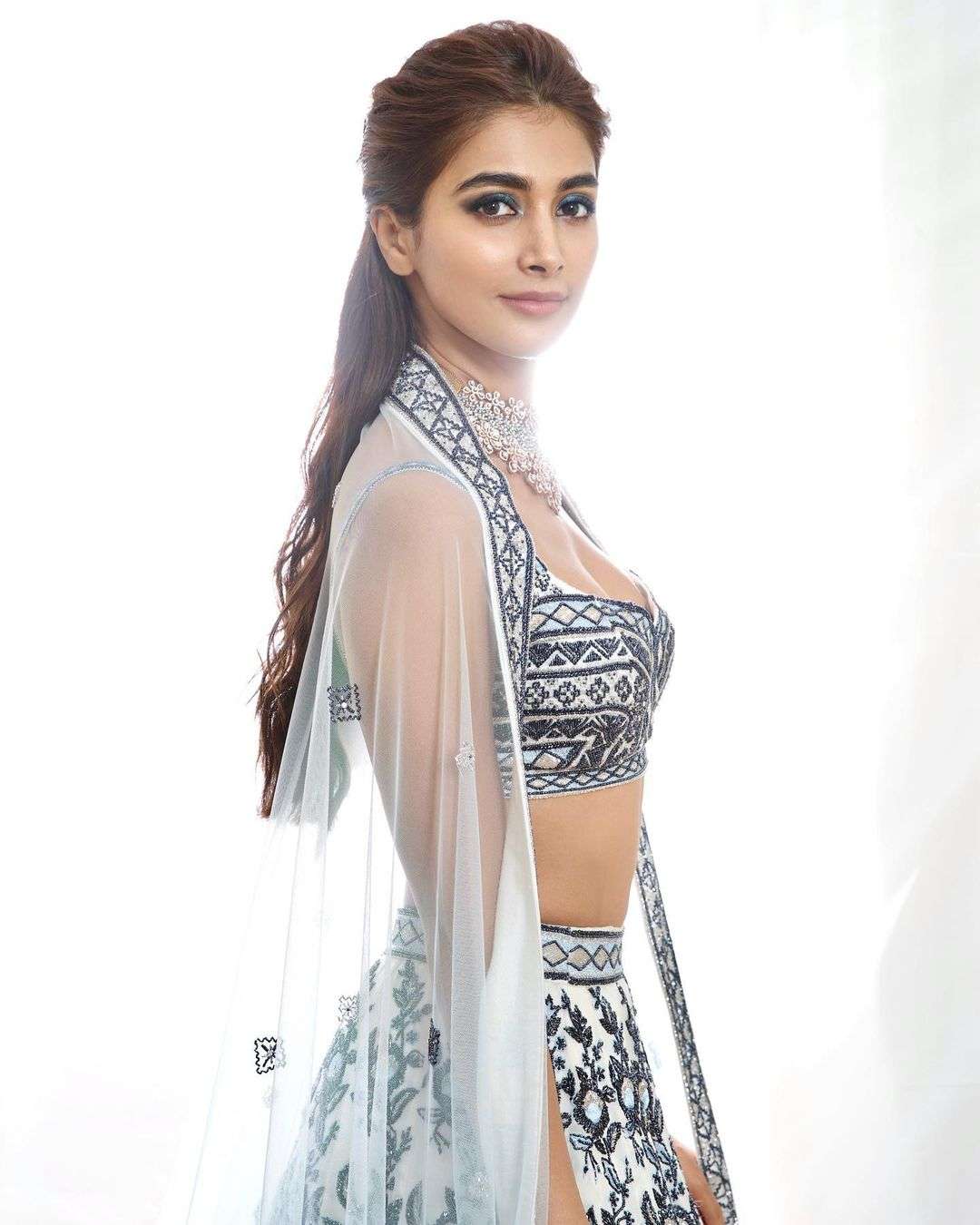 Pooja Hegde Latest Hot Pics