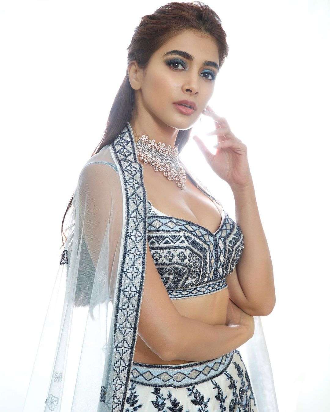 Pooja Hegde Latest Hot Pics