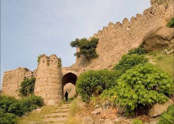 Bhongir Hill Fort : ప్రపంచ ప్రఖ్యాతి గాంచిన ఏకశిల కోట.. అభివృద్ధి కి నోచుకోని అలనాటి కాకతీయుల కళా వైభవం..!!