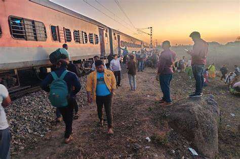 Godavari-Express-Train-Accident