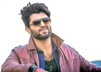 Vijay Deverakonda: ఫ్యాన్స్ తో సరదాగా గడిపిన రౌడీ హీరో విజయ్..