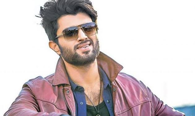 Vijay Deverakonda: ఫ్యాన్స్ తో సరదాగా గడిపిన రౌడీ హీరో విజయ్..