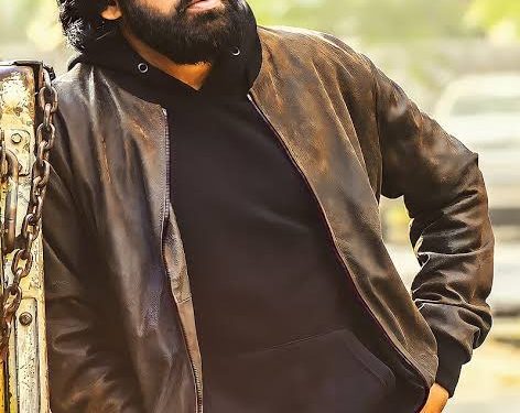 Pawan Kalyan: పవన్ కళ్యాణ్ కెరీర్ కు ఆ ఇద్దరూ చెరో భుజంలాగా ఉన్నారా..!?
