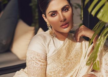 Samyuktha Menon Latest photos: సంప్రదాయ చీరకట్టులో అచ్చమైన తెలుగమ్మాయిలా మెరిసిపోతున్న సంయుక్త..