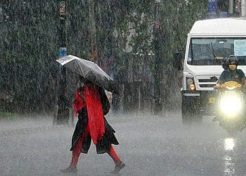 Whether Report:తెలంగాణాలో రానున్న నాలుగు రోజులు భారీ వర్షాలు.. పలు జిల్లాలకి ఎల్లో అలెర్ట్