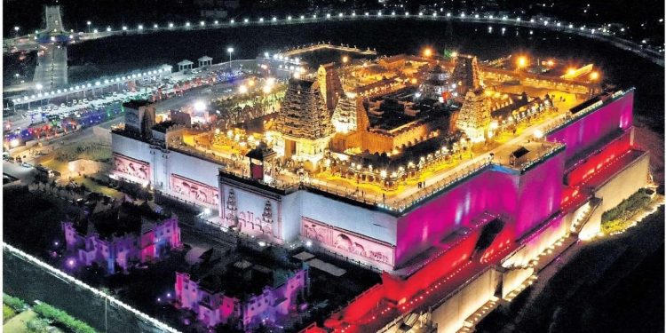 Yadadri Lakshmi Narasimha:యాదాద్రికి పోటెత్తిన భక్త జనసంద్రం… కిక్కిరిసిన ఆలయ పరిసరాలు