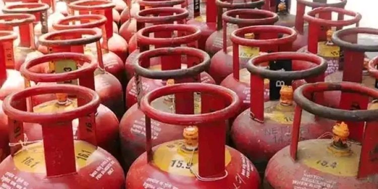 Gas Cylinder Price:గృహవినియోగదారులకు బారీషాక్… భారీగా పెరిగిన వంట గ్యాస్ ధరలు