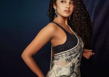 Anupama Parameswaran Latest Photos: వలపు బాణాలు విసురుతున్న అనుపమ..