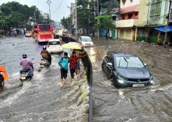 Rains In Telangana : తెలంగాణాను వణికిస్తున్న అకాల వర్షాలు.. భారీగా పంట నష్టం..