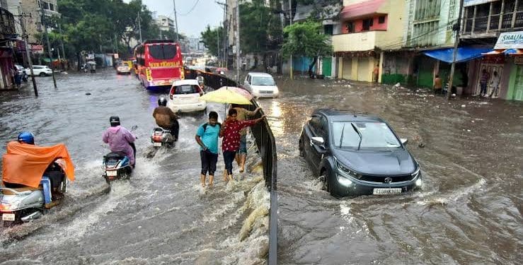 Rains In Telangana : తెలంగాణాను వణికిస్తున్న అకాల వర్షాలు.. భారీగా పంట నష్టం..
