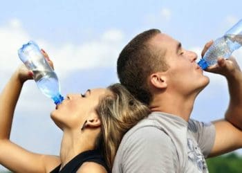 Plastic Water Bottles : ప్లాస్టిక్ బాటిల్లో నీళ్లు తాగుతున్నారా.. అయితే ఈ విషయాలు తెలుసుకోవాల్సిందే..