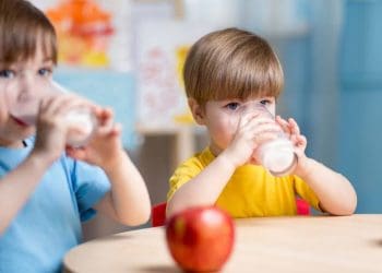 Children’s Health : పిల్లలకు పాలతో పాటు ఈ చిరుతిళ్ళను అస్సలు పెట్టకండి..