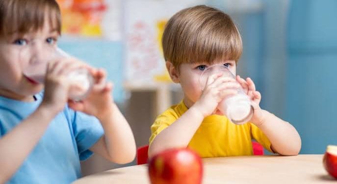 Children’s Health : పిల్లలకు పాలతో పాటు ఈ చిరుతిళ్ళను అస్సలు పెట్టకండి..