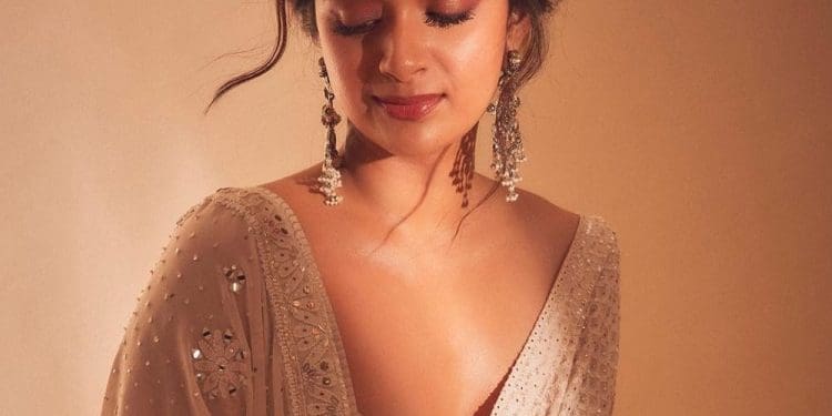 Keerthi Suresh Latest Photos : అచ్చమైన చీరకట్టులో కుర్రాళ్ళ మతిపోగొడుతున్న కీర్తి..