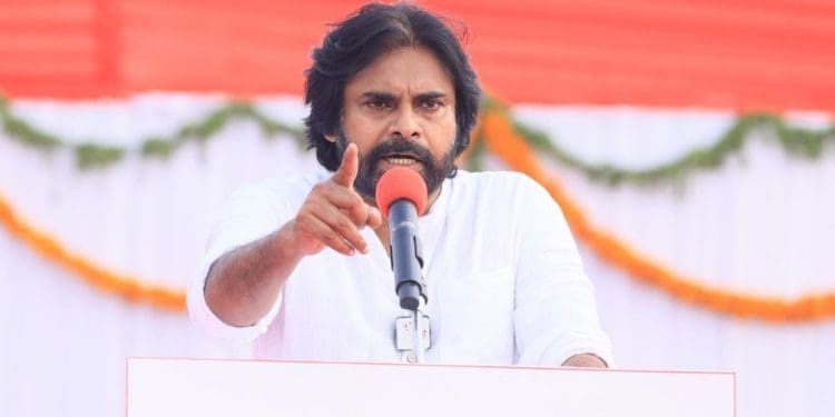 Pawan Kalyan : వైసీపీ మంత్రులు,తెలంగాణ ప్రజలకు బేషరతుగా క్షమాపణలు చెప్పాలి..