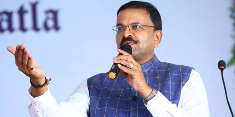 JD Lakshmi Narayana About KCR : జే డీ ఇంత దిగజారాలా..?