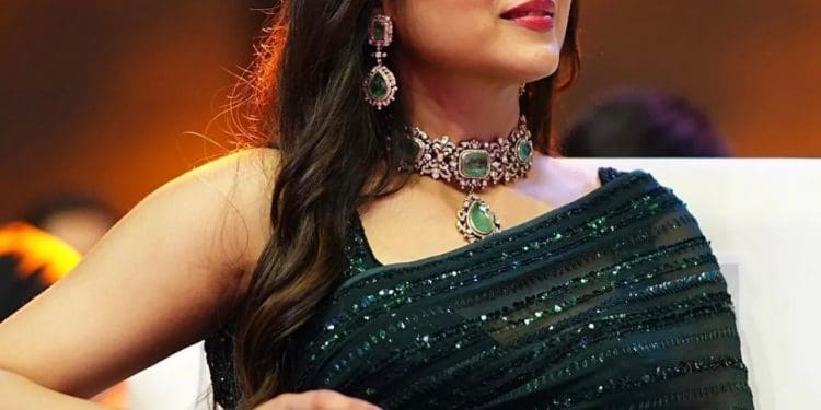 Trisha Krishnan : అమృతం తాగిందేమో అనిపించేంత అందం.. త్రిష సొంతం..