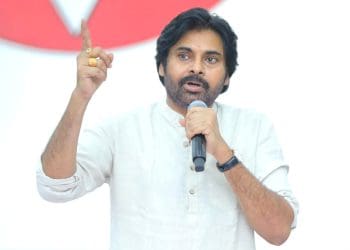 Pawan Kalyan : ఆ మాటలతో రెండు రాష్ట్రాల్లో  హాట్ టాపిక్ గా మారిన పవన్ కళ్యాణ్..