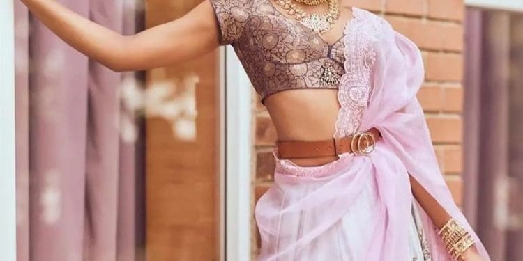 Dimple Hayathi Hot Pics : హాఫ్ సారీలో కుర్రకారుని కవ్విస్తున్న డింపుల్ హయాతి..