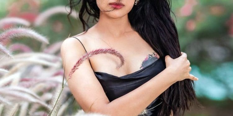 Divi Vadthya Hot Pics : దివి అందాలు అదరహో..