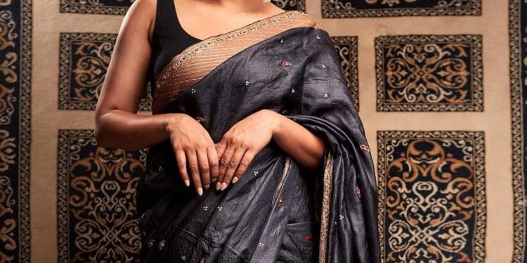 Hebah Patel Latest Saree Pics : హెబ్బా.. అదిరిందబ్బా..