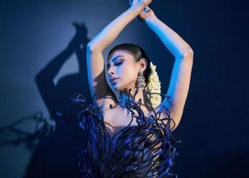 Mouni Roy: చూపులతో గుండెల్ని గుచ్చుతున్న మౌనిరాయ్ (ఫోటోలు)..