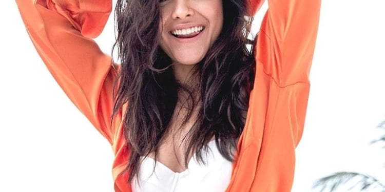 Mrunal Thakur Hot Pics : గీత దాటిన సీత..