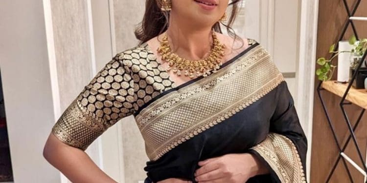 Shreya Ghoshal: చీరకట్టులో అందాల జాబిలమ్మ శ్రేయ ఘోషల్..