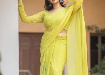 Sreemukhi : శారీలో కుర్రాళ్లను కవ్విస్తున్న శ్రీముఖి..
