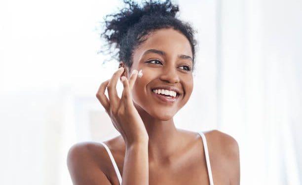 Skin Care Tips : గుప్పెడు గులాబీలు..మీ చర్మాన్ని మెరిసేలా చేస్తాయి….