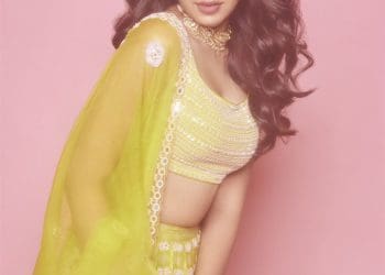 Krithi Shetty Hot Photos : చూపులతో చంపేస్తున్న బేబమ్మ..