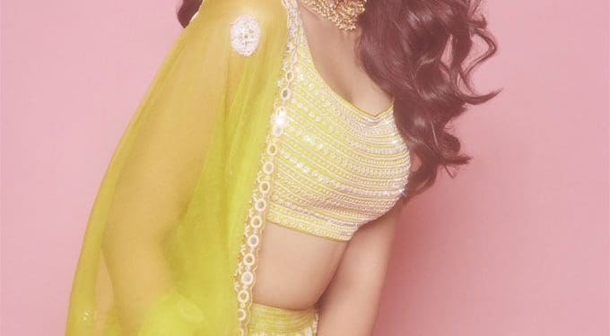 Krithi Shetty Hot Photos : చూపులతో చంపేస్తున్న బేబమ్మ..