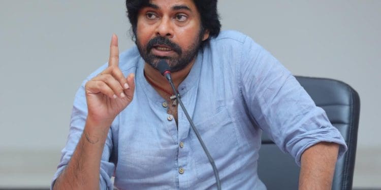 Pawan Kalyan Comments on Janasena Government : జనసేన ప్రభుత్వాన్ని స్థాపించి తీరుతాం.. త్రిముఖ పోటీలో బలవ్వడానికి సిద్ధంగా లేము : పవన్ కళ్యాణ్