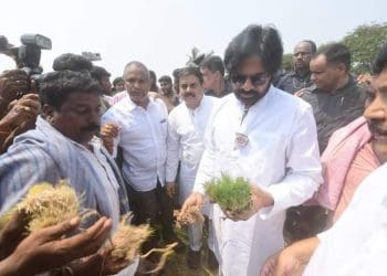 Janasena Chief Pawan Kalyan : పంట నష్టపోయిన రైతులకు భరోసా ఇచ్చిన పవన్ కళ్యాణ్..!