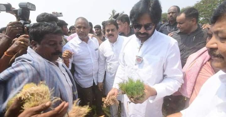 Janasena Chief Pawan Kalyan : పంట నష్టపోయిన రైతులకు భరోసా ఇచ్చిన పవన్ కళ్యాణ్..!