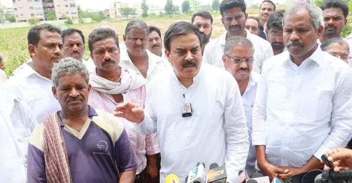 Nadendla Manohar : రైతులను పరామర్శించిన నాదెండ్ల మనోహర్..!