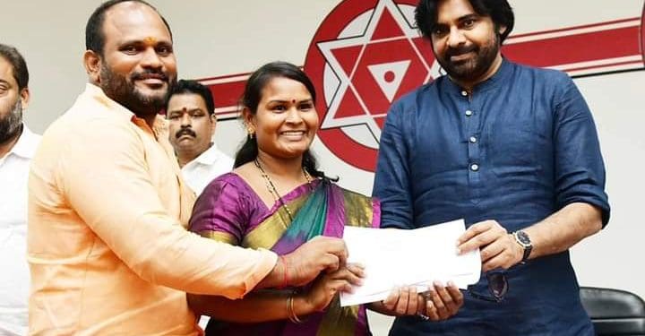 Pawan Kalyan : గాయపడిన పార్టీ కార్యకర్తలకు ఆర్థిక సాయం అందజేసిన పవన్ కళ్యాణ్..!