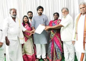 Pawan Kalyan : శ్రీకాళహస్తి గ్రామస్థులతో సమావేశం అయిన పవన్ కళ్యాణ్..