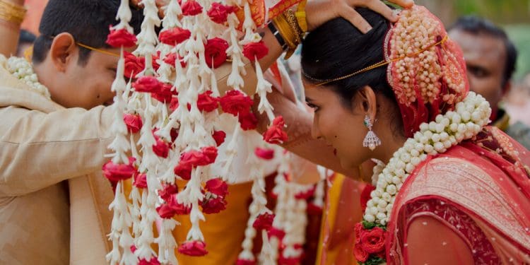 Marriage : పెళ్లిలో తల మీద జీలకర్ర పెట్టడం వెనుక రహస్యం ఇదే..!