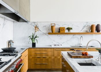 Kitchen Vastu Tips : వంటగది విషయంలో ఈ తప్పులు చేస్తున్నారా.. వాస్తుశాస్త్రం ఏం చెపుతుందంటే..!?