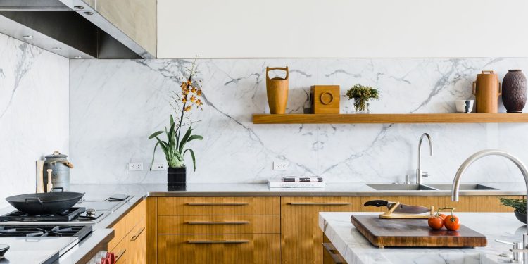 Kitchen Vastu Tips : వంటగది విషయంలో ఈ తప్పులు చేస్తున్నారా.. వాస్తుశాస్త్రం ఏం చెపుతుందంటే..!?