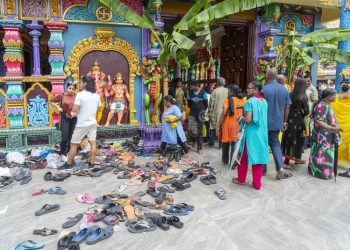 Temple : గుడిలో పాదరక్షలు అదృశ్యం అయితే శుభమా లేక అశుభమా..!?