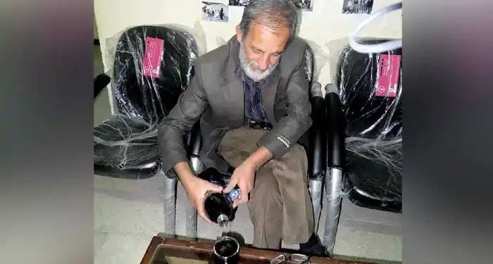 Cool Drinks : అన్నం తింటే అరగదంటా.. కూల్ డ్రింక్స్ తాగి బతికేస్తున్నాడు..!