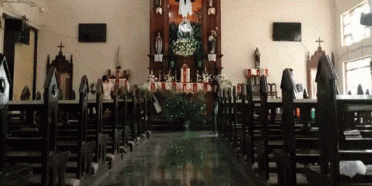 Clock : ఆ చర్చ్ ముందు దయ్యాల కోసం రెండు గడియారాలు.. ఆ వింత ఎక్కడో తెలుసా..!