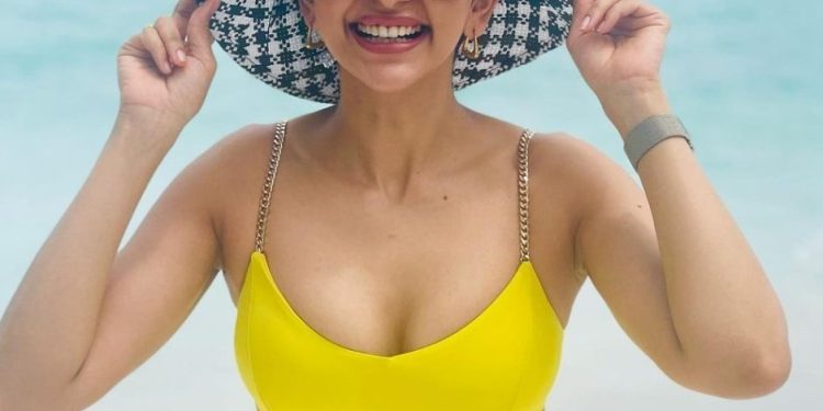 Rakul Preet Singh Hot Pics : కుర్రాళ్ళ హార్ట్ బీట్ పెంచేస్తున్న రకుల్..