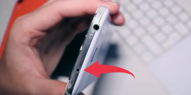 Interesting Facts About Mobile : ఫోన్ లో ఆ చిన్నిరంధ్రం వెనుక అంత పెద్ద కథ ఉందా..!?